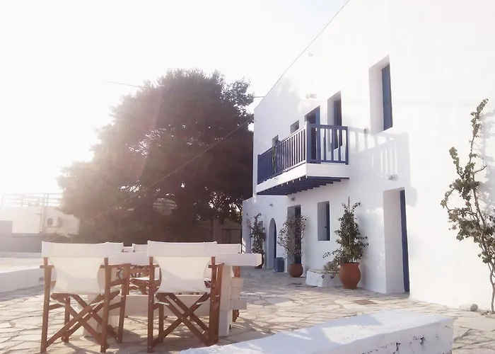 Piazza Castello 3* Plaka (Milos)