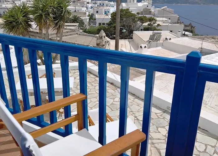 Piazza Castello Plaka (Milos)