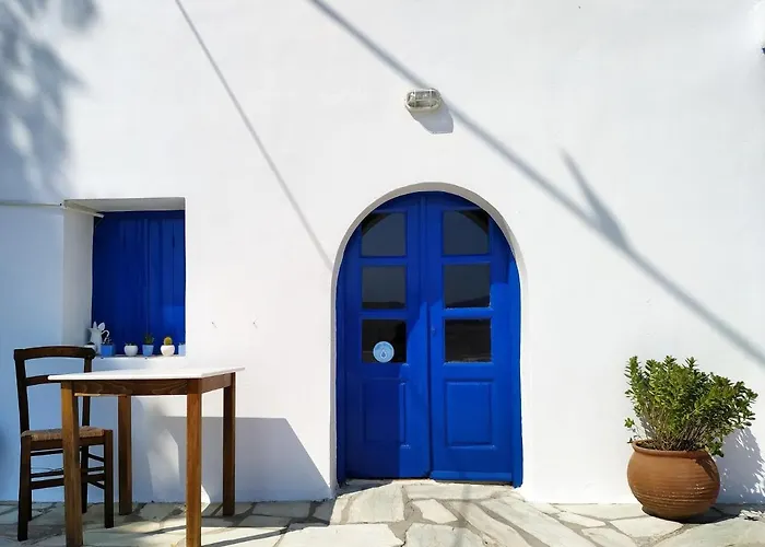 Piazza Castello 3* Plaka (Milos)