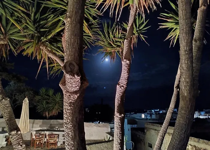 Piazza Castello Gasthuis Plaka (Milos)