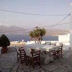 Piazza Castello Plaka (Milos)