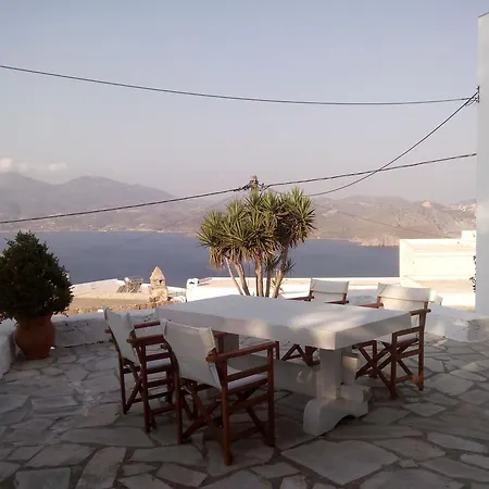 Piazza Castello Plaka (Milos)