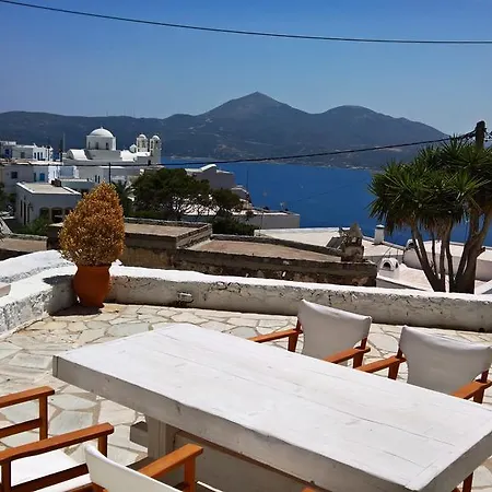 Piazza Castello Plaka (Milos)