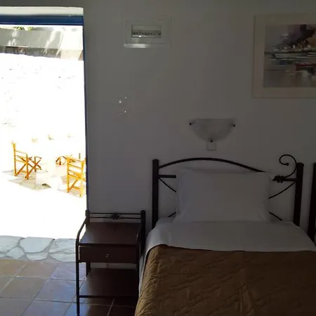 Gasthof Piazza Castello Plaka (Milos)