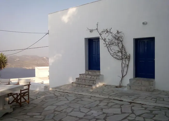 Piazza Castello Plaka (Milos)